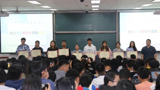 696f3e1023e57d0b63f4155784215341.jpg 走好大学5.jpg