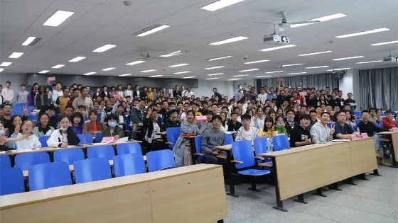 d6da9d55e8e08bf9d9544d212eeefac2.jpg 大学12.jpg