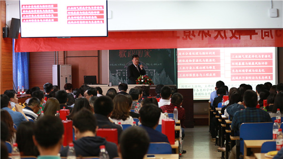 5e8b11e84bff33afef506603be92ca74.jpg 图2-2 环境系主任-李子富教授做环境系简介_副本.jpg