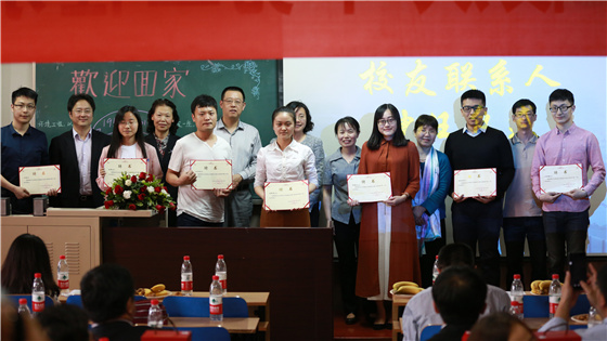 9bd7af29ff0ca34683fb5c611c6878df.jpg 员工联系人聘任仪式2_副本.jpg