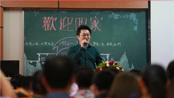 bd1041976936f629118c11a7f006dd75.jpg 03级员工代表李青感言_副本.jpg