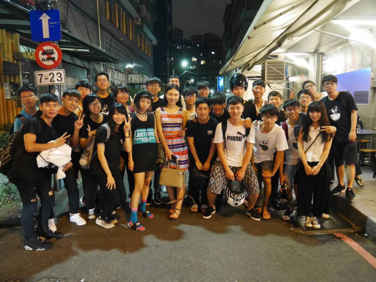f2bba2ac930087503f30c27041f53435.jpg 4.jpg