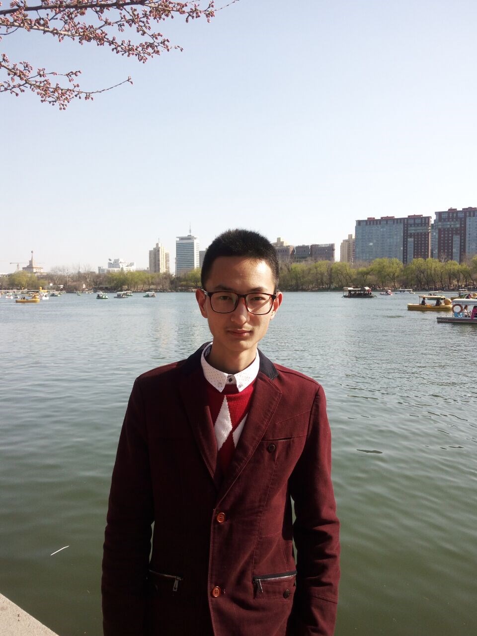 8f9096bc245f58d97b644448f1012282.jpg 杨柳岸-生活照1_副本.jpg