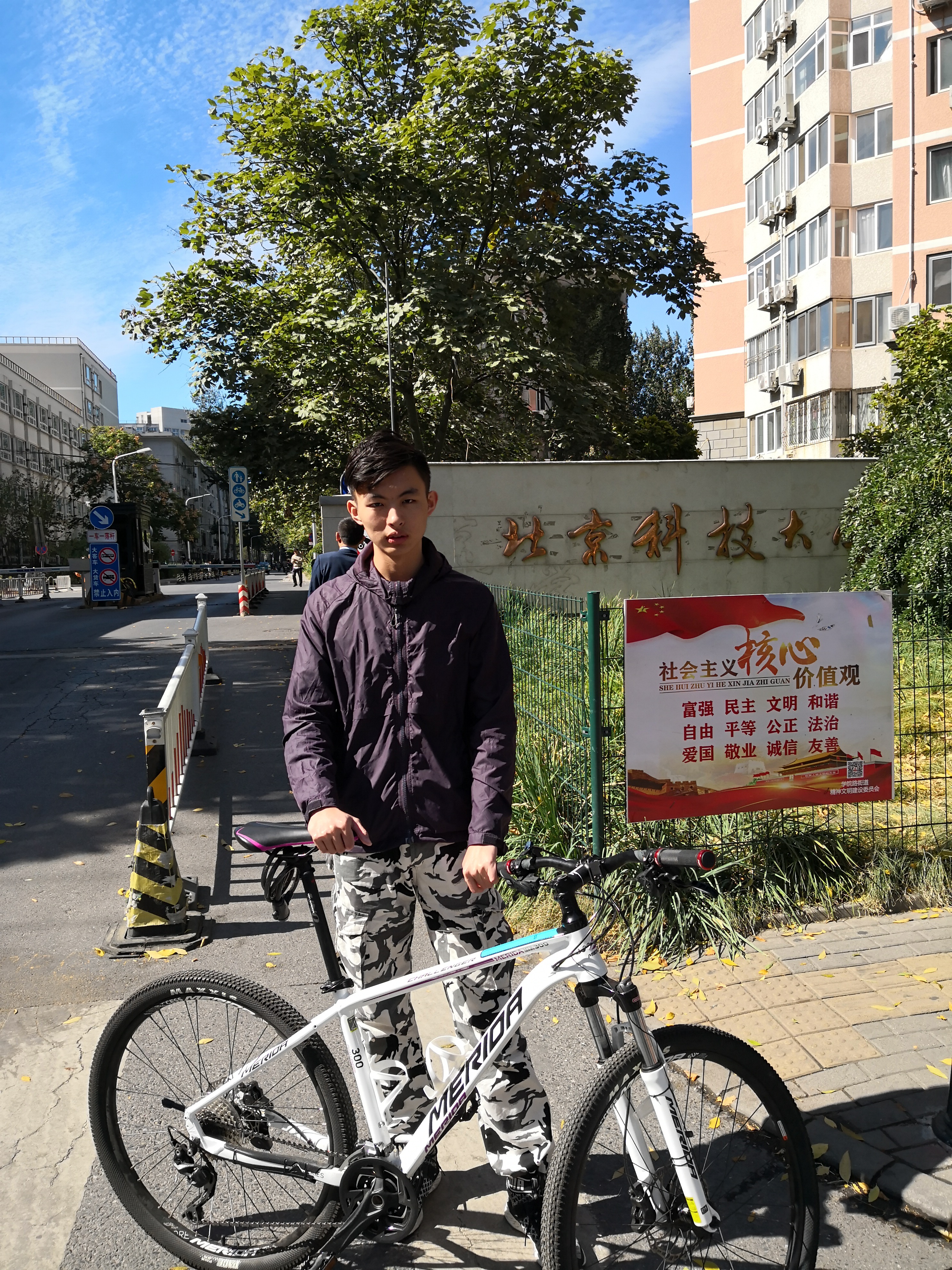 b75f2afaf1bbe31981dc6396596b0ab8.jpg 生活照1.jpg